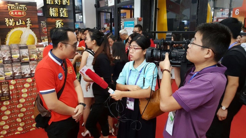 马来西亚晓阳有限公司创始人黄国隆参加南宁东盟会展受访电视台报道